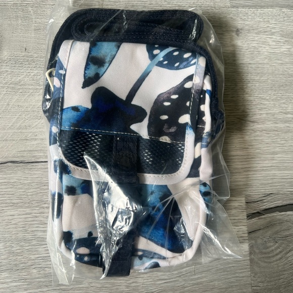 NWT Farm Rio Crossbody Bolsa Fervo - arraia poá - Picture 5 of 6